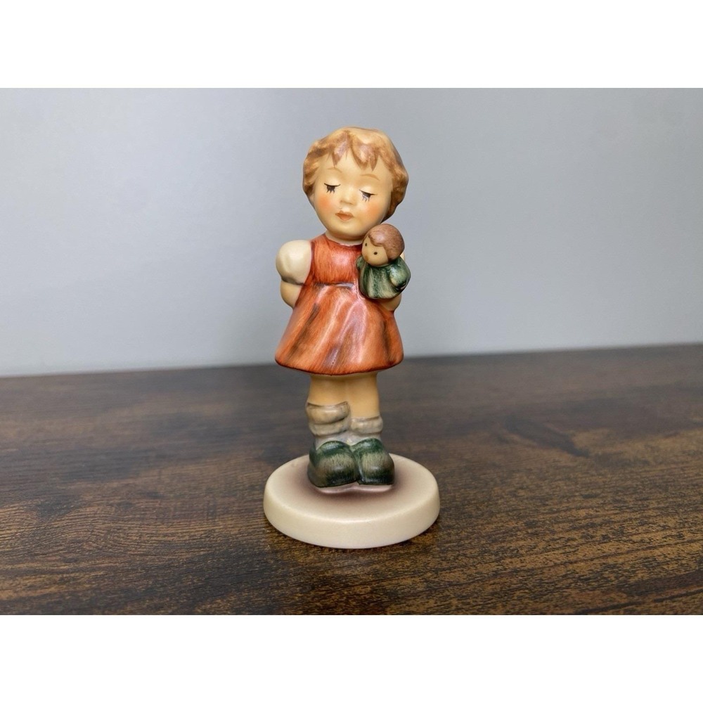 Hummel Club Goebel 2001/02 Membership #2103 A Puppet Princess Girlβ